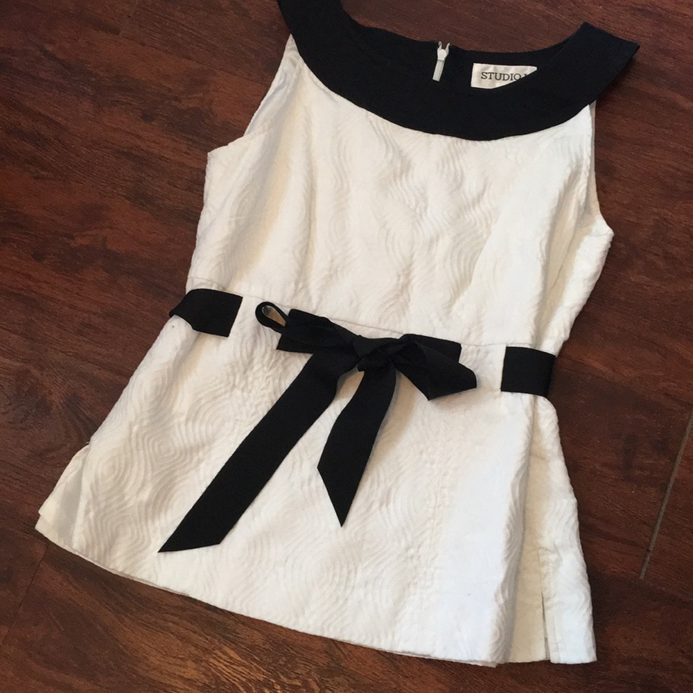 Studio I Black and White Top 6